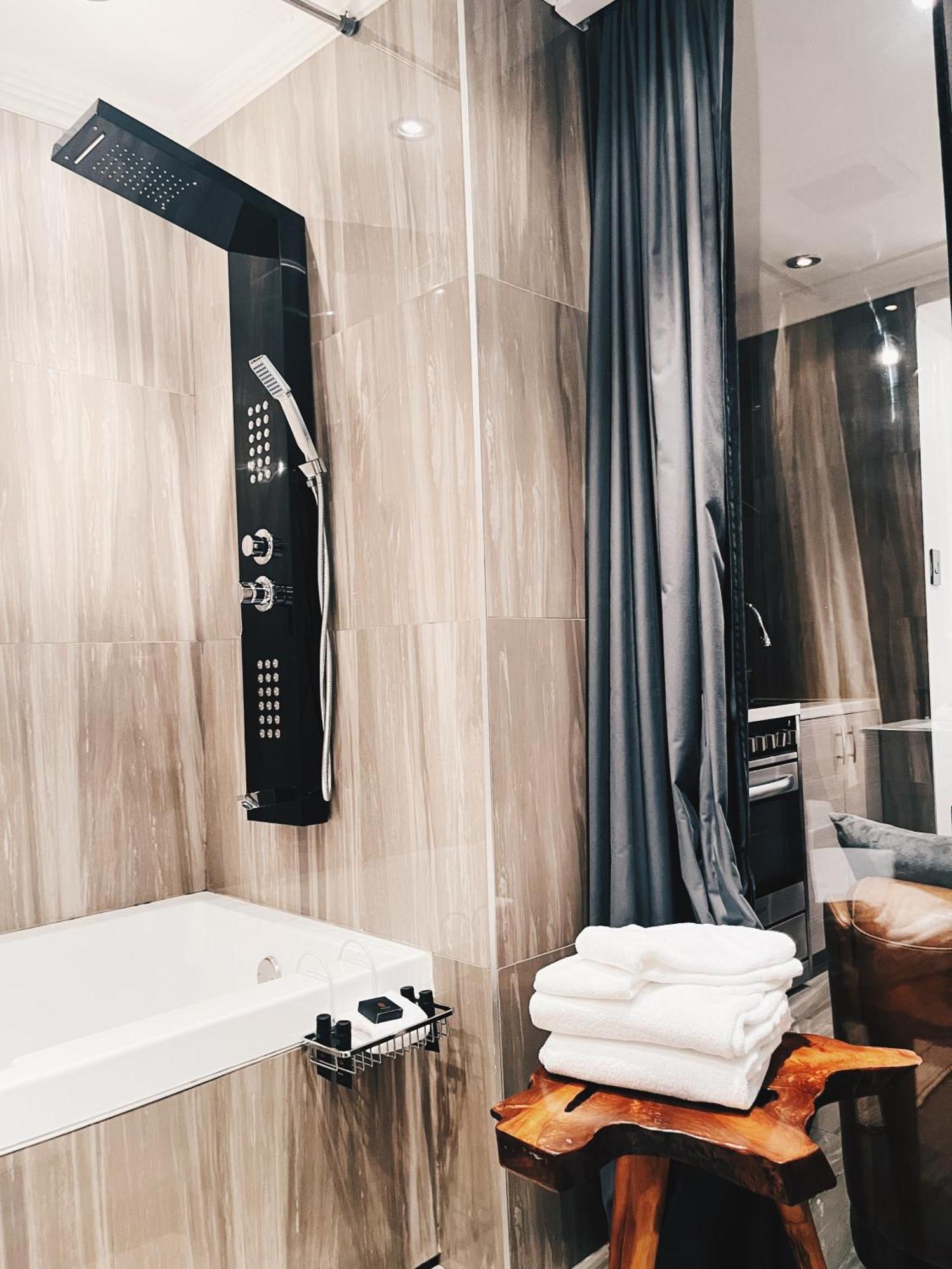 מונטריאול Hotel Kutuma מראה חיצוני תמונה