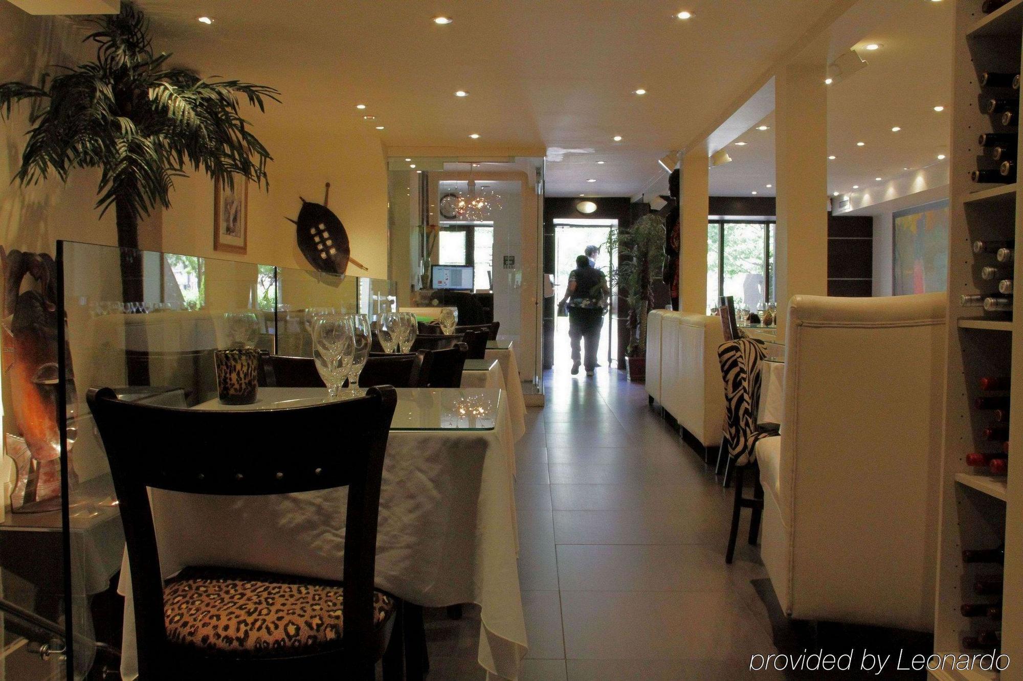מונטריאול Hotel Kutuma מסעדה תמונה