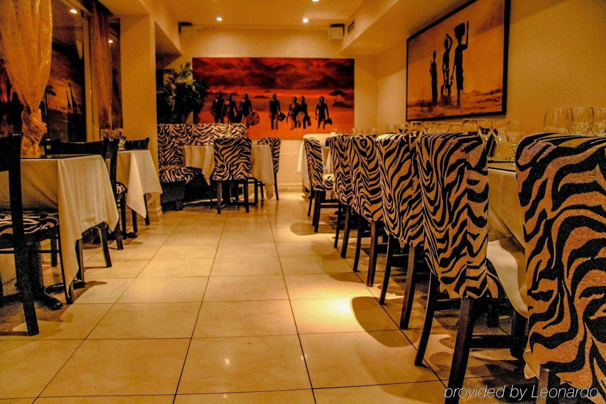 מונטריאול Hotel Kutuma מסעדה תמונה